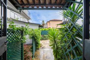 Jardín al aire libre en Duomo 15' - Suite 5' from Station with Wifi and A-C