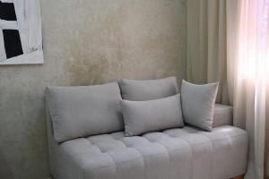 a white couch with pillows in a living room at Suite Dune - Confort et Elegance in Marrakech