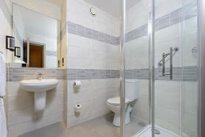 Ένα μπάνιο στο Hotel Killarney