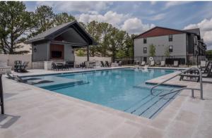 Luxuary Apt, Pool, Kingbeds, Near Amp内部或周边的泳池