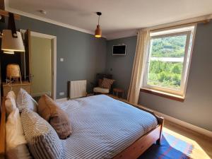 Postel nebo postele na pokoji v ubytování Forest View Guesthouse, Kinlochleven WHW
