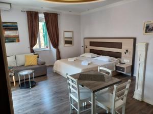 Postel nebo postele na pokoji v ubytování JR Luxury Guesthouse