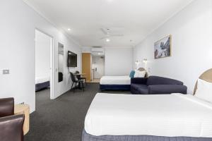 Posezení v ubytování Macquarie Barracks Motor Inn