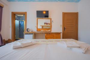 A bed or beds in a room at Ekinoks Boutique Hotel