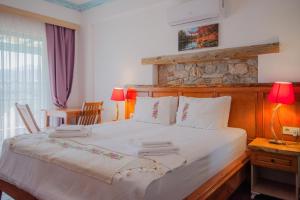 A bed or beds in a room at Ekinoks Boutique Hotel