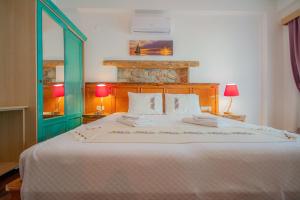 A bed or beds in a room at Ekinoks Boutique Hotel