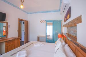 A bed or beds in a room at Ekinoks Boutique Hotel