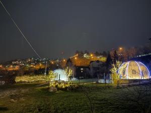 塞拉耶佛的住宿－Cupola glamping dome Sarajevo，相簿中的一張相片