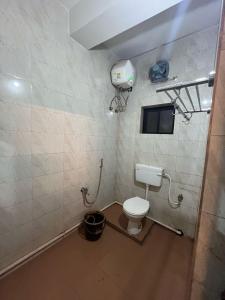 a bathroom with a toilet in a room at HOTEL NEELAM Inn in Bālāgunda +5 photos
