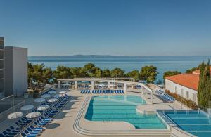 Bazén v ubytování Bluesun Hotel Alga nebo v jeho okolí + 37 fotografií