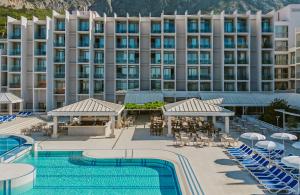 Bazén v ubytování Bluesun Hotel Alga nebo v jeho okolí