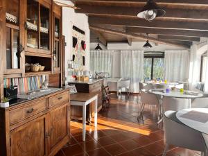 Cucina o angolo cottura di Agriturismo Nuraghe Tuttusoni