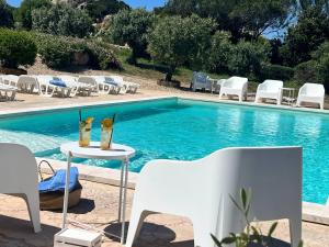 Piscina di Agriturismo Nuraghe Tuttusoni o nelle vicinanze