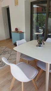 Et opholdsområde på La Soldanelle vue lac et montagnes + 18 billeder