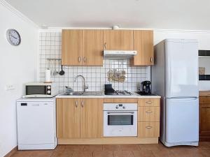 Kuchyň nebo kuchyňský kout v ubytování Maison 50m2 dans propriété privée à 20 minutes de la mer