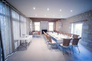 Posezení v ubytování Domaine à proximité de Chinon avec piscine, billard, pétanque, jeux pour enfants + 98 fotografií