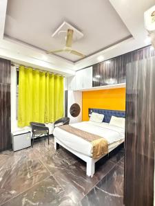 a bedroom with a bed and a yellow curtain at SUPREME SUITs in Jāmb