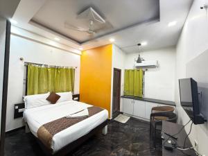 a hotel room with a bed and a television at SUPREME SUITs in Jāmb