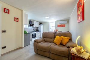 A kitchen or kitchenette at Rosa dei Venti 2