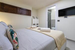 A bed or beds in a room at Rosa dei Venti 2