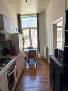 Kuchyň nebo kuchyňský kout v ubytování petit appartement Huy centre