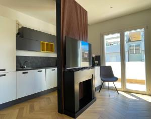 Η κουζίνα ή μικρή κουζίνα στο GEA SEAVIEW APARTMENT - Bright Top-Floor Gem in central Nettuno, Steps from the Station