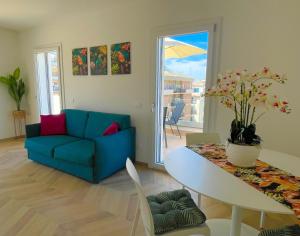 Χώρος καθιστικού στο GEA SEAVIEW APARTMENT - Bright Top-Floor Gem in central Nettuno, Steps from the Station