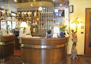 Lounge alebo bar v ubytovaní Albergo Ristorante Leon d'Oro