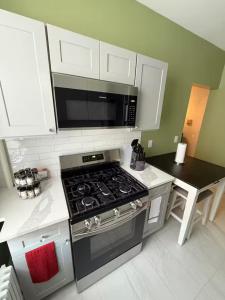 Gallery image of A Taste of Honey -Attn Professionals - 2 Bdrms in Union City +29 photos