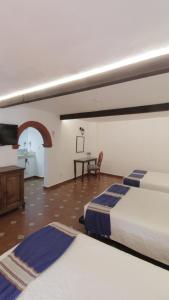 Postel nebo postele na pokoji v ubytování Hotel Hacienda Monteverde San Miguel de Allende