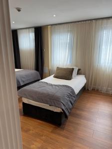 Letto o letti in una camera di Hotel Astra