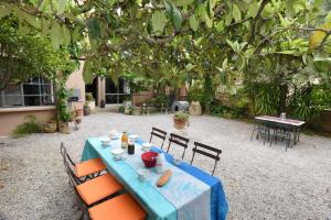 Gallery image of Les colombelles in Sainte-Colombe +24 photos