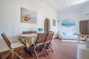 Χώρος καθιστικού στο GuestHost - Seaside Apartment with Parking