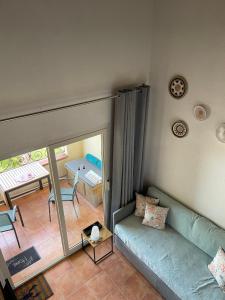 Ruang duduk di Appartement T2 vue mer, piscine Linguizzetta Bravone