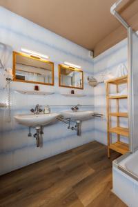 Ένα μπάνιο στο Haus Diana +30 φωτογραφίες