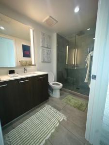 Koupelna v ubytování Miami-Brickell Luxury 2BR-2BATH with skyline VIEWS - walking distance to HEAT ARENA & BAYSIDE