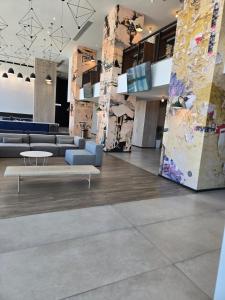 Posezení v ubytování Miami-Brickell Luxury 2BR-2BATH with skyline VIEWS - walking distance to HEAT ARENA & BAYSIDE