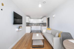 Nhà bếp/bếp nhỏ tại 1 Bedroom Apartment near City Airport +3 ảnh