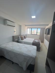 Un pat sau paturi într-o cameră la Manaíra Apart Hotel +240 fotografii