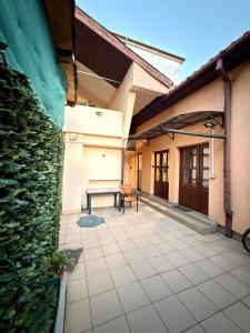 a patio with a bench on the side of a building at Emun Grigo Lofthouse in Cluj-Napoca