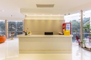 Vstupní hala nebo recepce v ubytování CMAX Hotel Guangzhou International Convention and Exhibition Center Luoxi Subway Station Branch