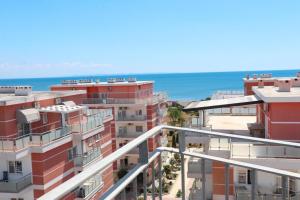 a view of the beach from the balcony of a building at Kompleksi Muja in Velipojë
