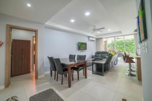 TV a/nebo společenská místnost v ubytování CR Luxury La Estancia Floresta #05 3 Bdrm