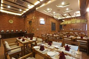 Um restaurante ou outro lugar para comer em Dahlia Boutique Hotel