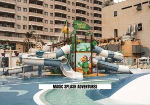 Bazén v ubytování Apartalux Magic Paradise nebo v jeho okolí