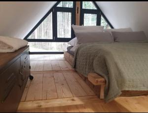 Postel nebo postele na pokoji v ubytování Tiny House mit eigener Sauna am Waldrand in der Fränkischen Schweiz