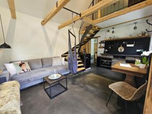 Kuchyň nebo kuchyňský kout v ubytování Tiny House mit eigener Sauna am Waldrand in der Fränkischen Schweiz