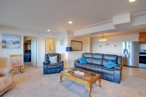 Photo de la galerie de l'établissement Waterfront PNW Escape with Deck and Beach Access!, à Port Hadlock