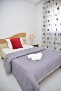 Postel nebo postele na pokoji v ubytování Élégant Appartement à La Marsa avec Vue sur Mer Et une Grande Terrasse Privée
