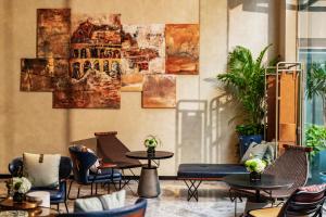 Hotel Indigo Saigon the City by IHG的休息区